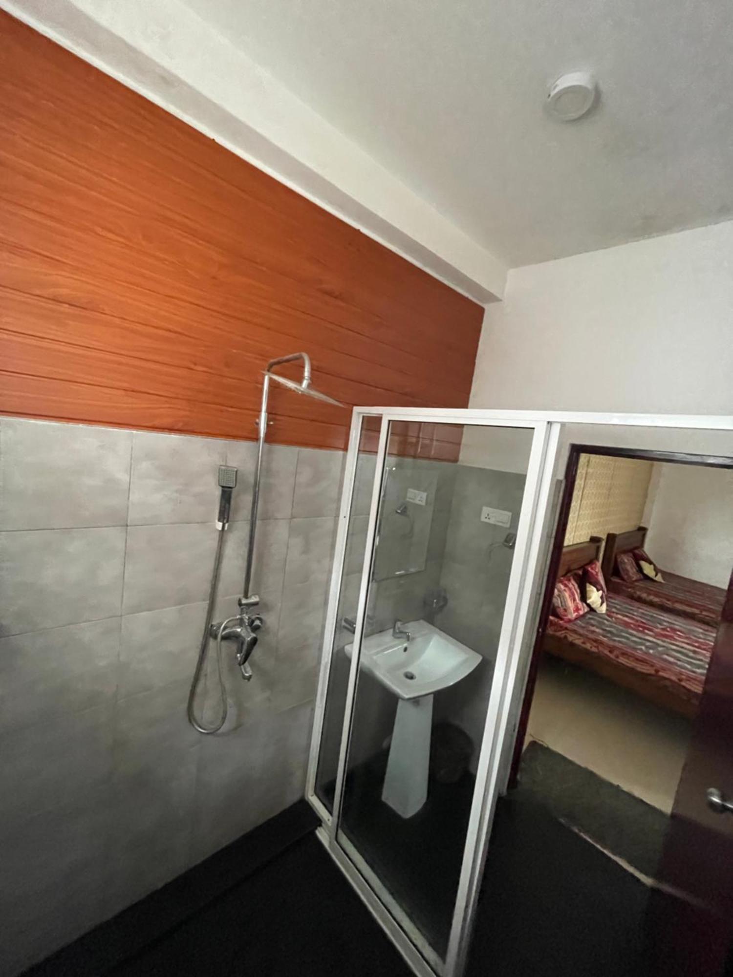 Airport Transit Kings Hotel Katunayake Exterior photo